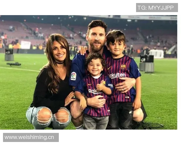 梅西在绿茵场上的精彩瞬间与球迷热情互动的动人画面